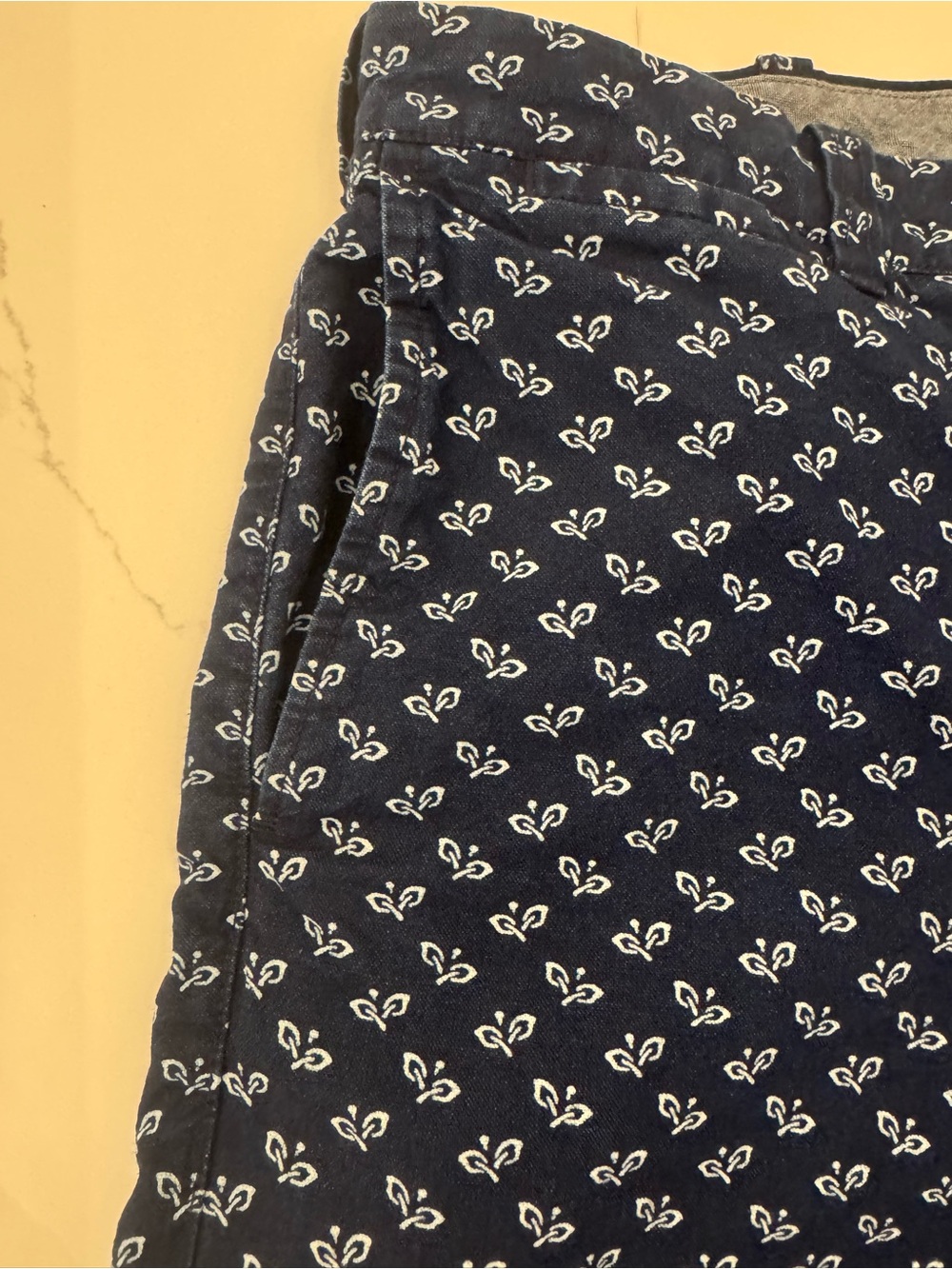 J. Crew Men’s Cotton Chino Navy Blue Printed Flat-Front Men’s Shorts size 34 - Picture 4 of 8